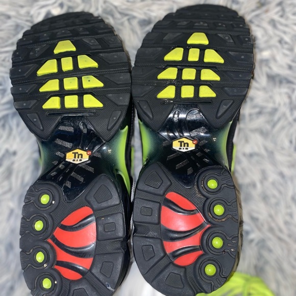 Nike Air Max Plus \'Black Volt\' . 7y, 7 womans, 5 mens.